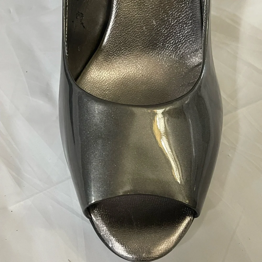 Banana Republic women’s heeled silver shoes size 9.5 - Picture 6 of 9
